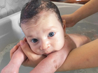 Jéssica Costa mostra filho no banho: 'Meu bebê'