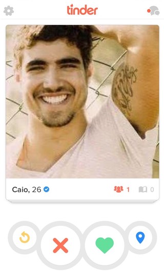 Perfil de Caio Castro no Tinder (Foto: Reprodução)