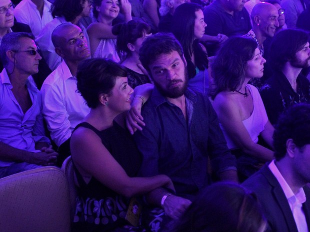 Fabíula Nascimento e Emilio Dantas em prêmio de teatro na Zona Sul do Rio (Foto: Thyago Andrade/ Brazil News)
