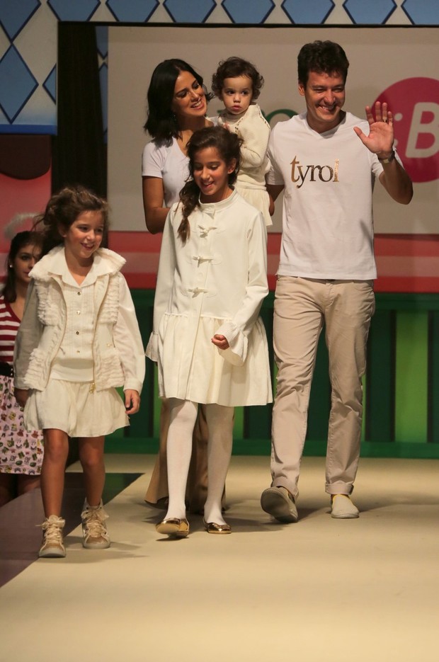 Vera Viel, Rodrigo Faro e as filhas (Foto: Léo Franco e Denilson Santos/AgNews )