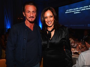 Kamala Harris e Sean Penn no Sean Penn & Friends "Help Haiti Home" (Foto: Getty Images)