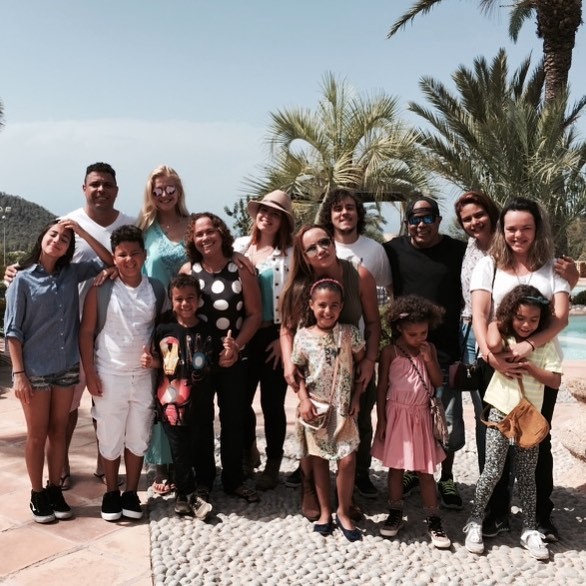 Ronaldo posa com a família em Ibiza, na Espanha (Foto: Reprodução/Instagram)