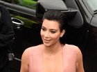E a barriguinha? Grávida do segundo filho, Kim Kardashian usa vestido justo
