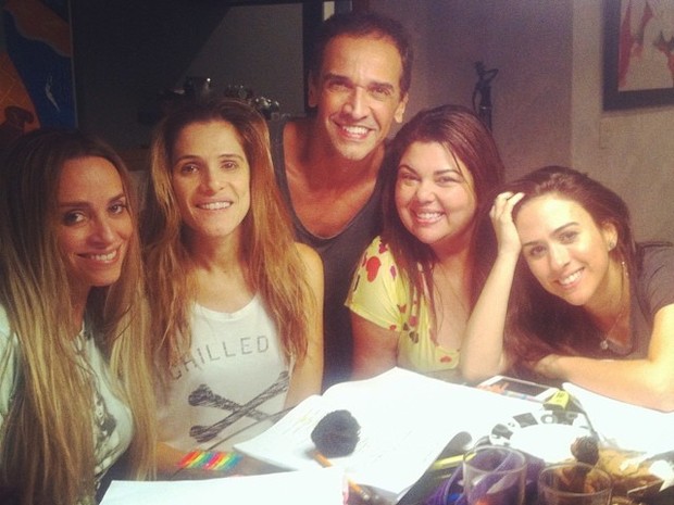 Suzana Pires, Ingrid Guimarães, Marcelo Saback, Fabiana Karla e Tatá Werneck em leitura de roteiro de filme (Foto: Instagram/ Reprodução)
