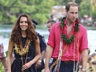 Descalços, Kate Middleton e Príncipe William visitam tribo das Ilhas Salomão