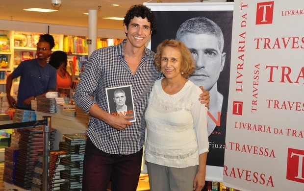 Reynaldo Gianecchini e a mãe (Foto: Roberto Teixeira / EGO)