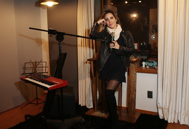 Wanessa grava no estúdio Na House (Foto: Iwi Onodera/ EGO)