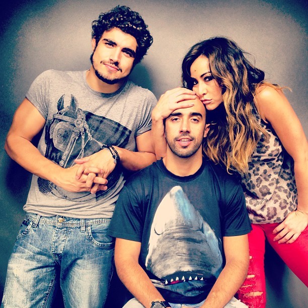 Caio Castro, Yan Acioly e Sabrina Sato em bastidores de ensaio (Foto: Instagram/ Reprodução)
