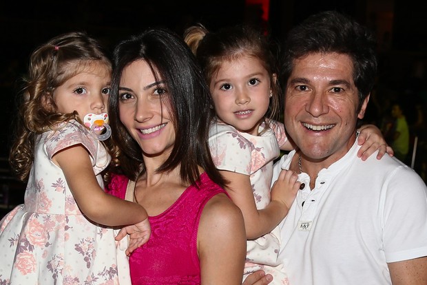 Daniel com as filhas e a mulher (Foto: Manuela Scarpa/Photo Rio News)