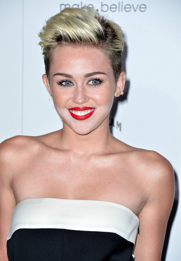 Miley Cyrus em festa de revista em Los Angeles, nos Estados Unidos (Foto: Frazer Harrison/ Getty Images/ AFP)