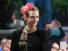 Desfile da Chanel tem Cara Delevingne e estreia da filha de Johnny Depp na passarela