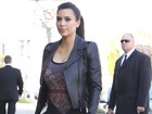 Grávida, Kim Kardashian usa look que não a favorece