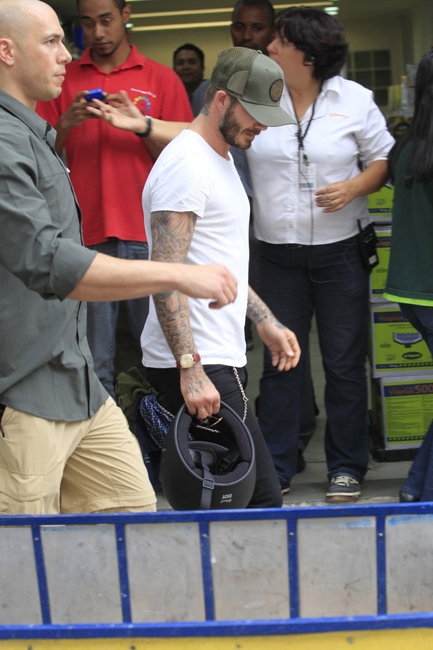 David Beckham em Ipanema, no Rio (Foto: Delson Silva / AgNews)