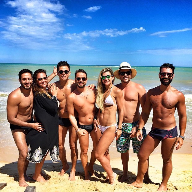 Mirella Santos com Ceará e amigos (Foto: Instagram / Reprodução)