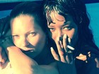 Naomi Campbell e Kate Moss aparecem em clima sexy na piscina