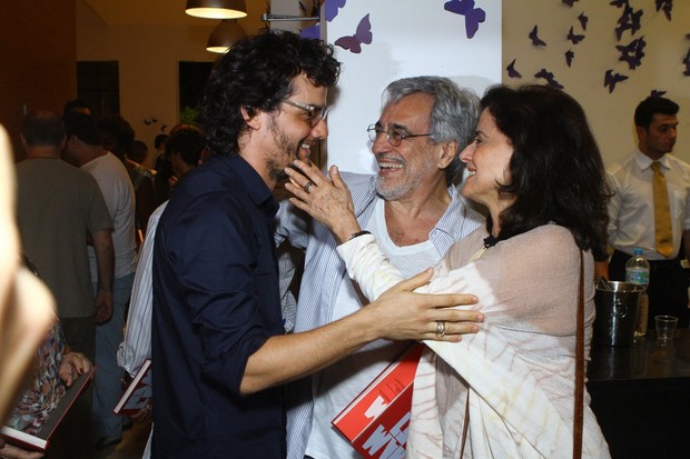 Marieta Severo e Wagner Moura no lançamento do livro &quot;Hamlet&quot; no Teatro Poeirinha (Foto: Raphael Mesquita / Foto Rio News)