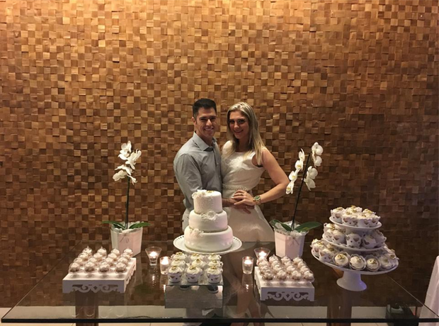 Alessandro Thiers e Sophia Marins em seu noivado (Foto: Reprodução/Facebook)