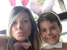 Andressa Urach pinta rosto de coelhinho com filho e publica foto