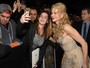 Nicole Kidman e Amy Adams fazem a alegria dos fãs em prêmio de cinema