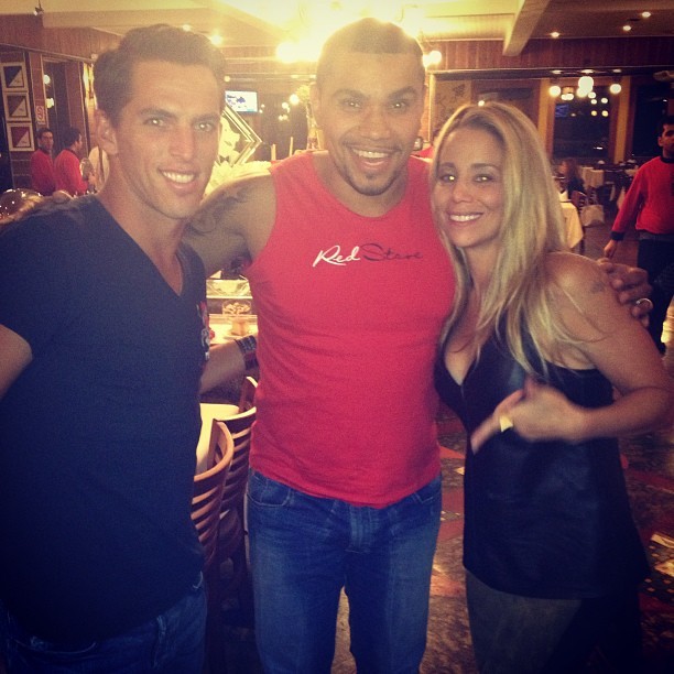 Amaury Nunes, Naldo e Danielle Winits em churrascaria no Rio (Foto: Instagram/ Reprodução)