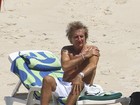 Rod Stewart curte praia antes de show no Rock in Rio 