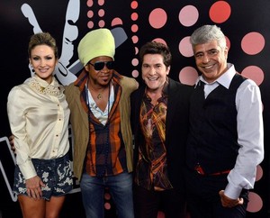 Claudia Leitte posa com os outros técnicos do 'The Voice Brasil': grande momento de 2012 (Foto: Divulgação/ TV Globo)