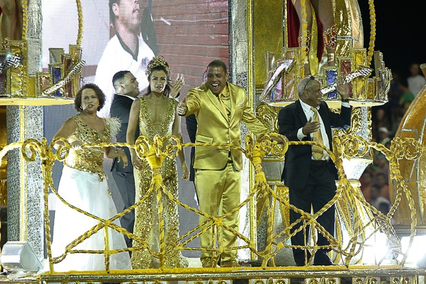 Ronaldo e família (Foto: Marcos Ribas e Amauri Nehn/Photo Rio News   )