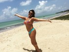 Solange Couto curte praia em Recife e se exibe de biquíni em foto na web