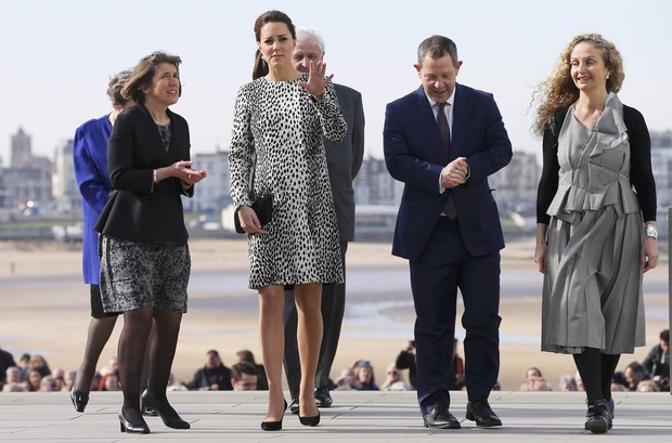  Kate Middleton visita galeria de arte (Foto: Reuters)