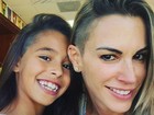 Filha de Joana Prado e Vítor Belfort corta o cabelo igual ao dos pais
