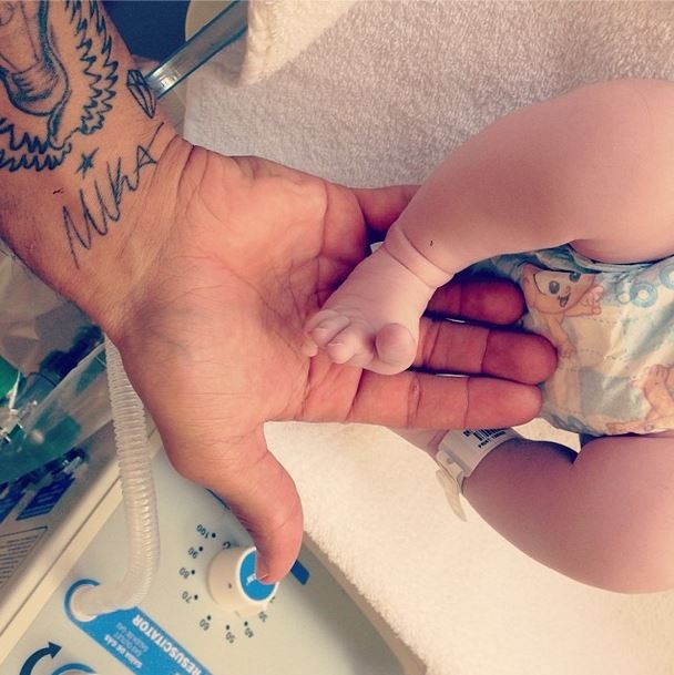 MicaelMicael Borges mostra pezinho do filho (Foto: Instagram/Reprodução)