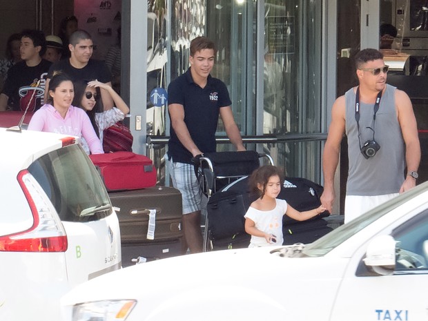 Ronaldo Fenômeno com a família em Ibiza (Foto: Grosby Group/ Agência)