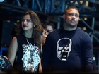 Ronaldo vai ao show do Metallica acompanhado da noiva