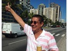 'Liberado pelo médico', diz Zeca Pagodinho em foto com chope