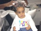 Filha de Scheila Carvalho faz unhas e  cabelo para aniversário de dois anos