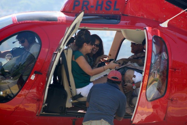 David Brazil e Paloma Bernardi no heliponto da Lagoa (Foto: JC Pereira / AgNews)