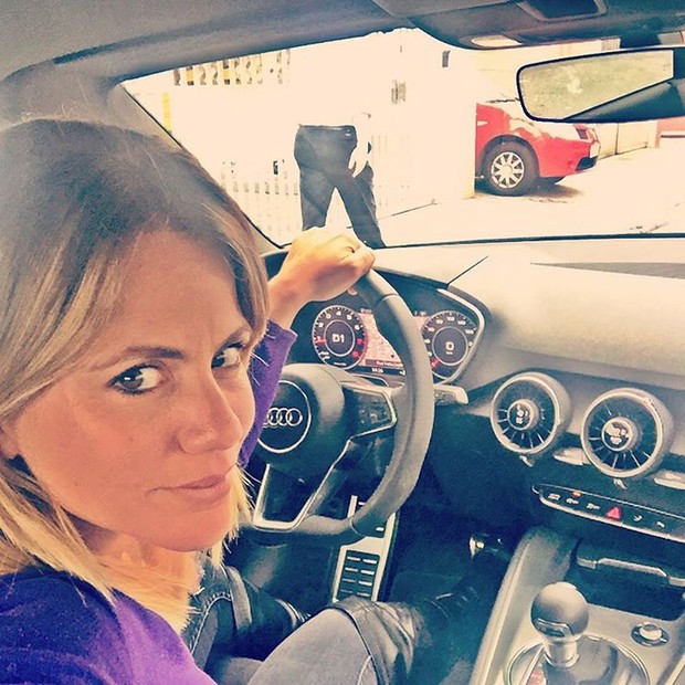 Marina Mantega em carro de luxo em foto postada em rede social (Foto: Reprodução/Instagram)