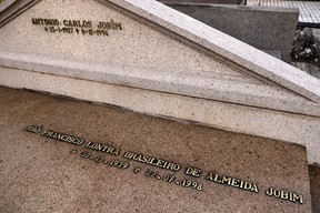 Túmulos de famosos no cemitério São João Batista  (Foto: Roberto Teixeira / EGO)