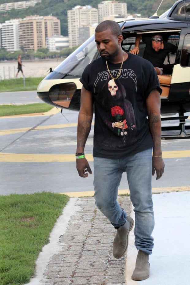 Kanye West  no heliponto da Lagoa (Foto: ANDRÉ FREITAS E JC PEREIRA/AGNEWS)