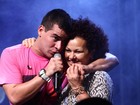Thiago Martins divide o palco com a mãe em show no Rio