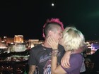 Paris Jackson beija o namorado durante passeio a Las Vegas