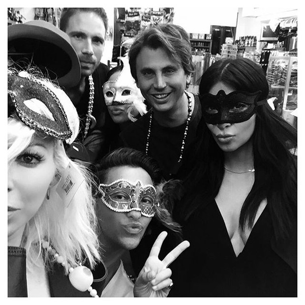 Kim Kardashian com amigos em Nova Orleans, nos Estados Unidos (Foto: Instagram/ Reprodução)