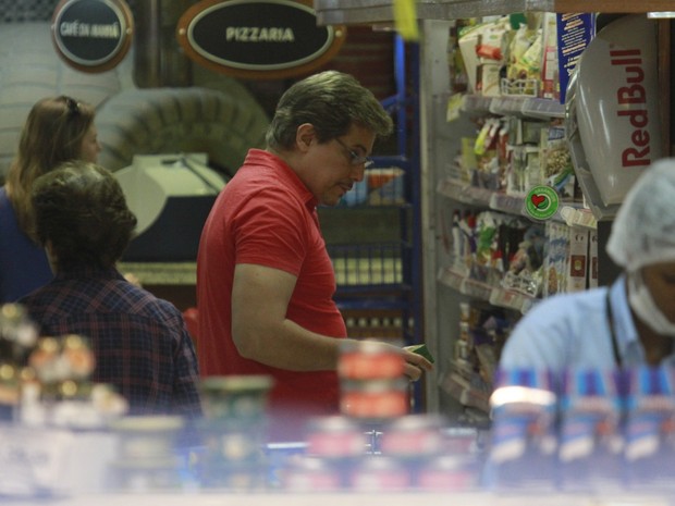 Edson Celulari no supermercado (Foto: Dilson Silva/ Ag. News)