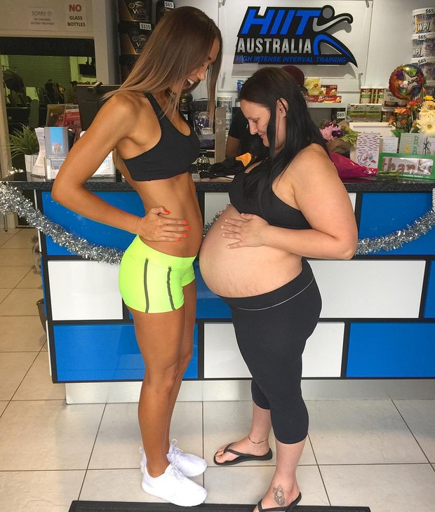 Chontel Duncan compara barriga com amiga. Elas estavam com um mês de diferença na gravidez (Foto: Instagram / Reprodução)