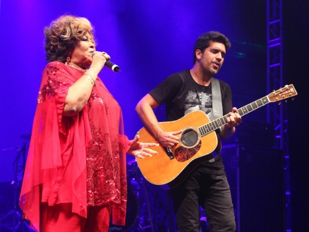 Alcione e Wilson Sideral em show na Zona Portuária do Rio (Foto: Anderson Borde/ Ag. News)