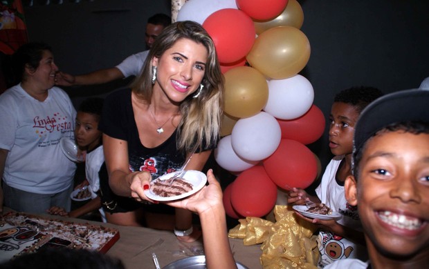 Ana Paula Minerato participa de festa benificente para crianças (Foto: Paduardo / AgNews)
