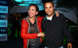 Astrid Fontenelle e o marido no show de Elton John em São Paulo (Foto: Iwi Onodera / EGO)
