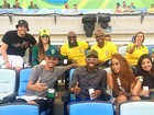 Rafael Zulu mostra clique torcendo para o Brasil com vários artistas