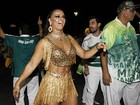 Viviane Araújo cai no samba em ensaio técnico no Anhembi, em SP 