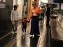 Miryan Martin vai com os filhos a shopping